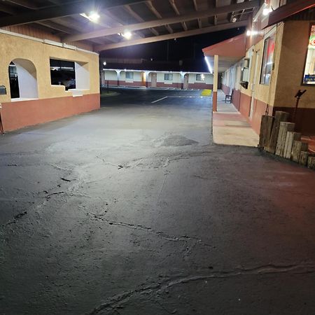 Sands Motel Portales Exteriör bild